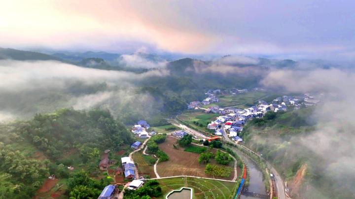 山鄉(xiāng)新貌