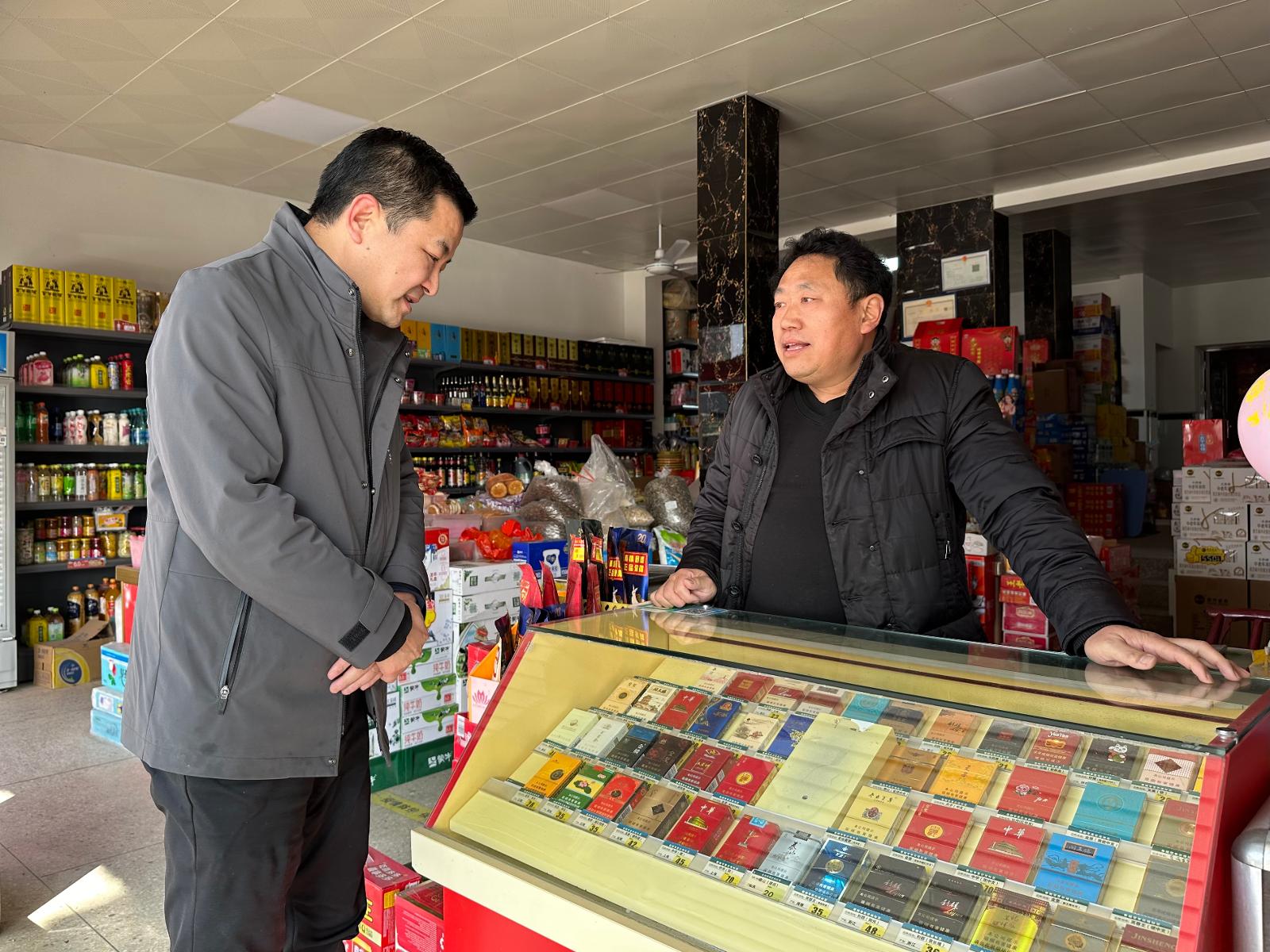 2024年1月3日武寧縣局主要負(fù)責(zé)人走訪鄉(xiāng)鎮(zhèn)市場(chǎng).jpg