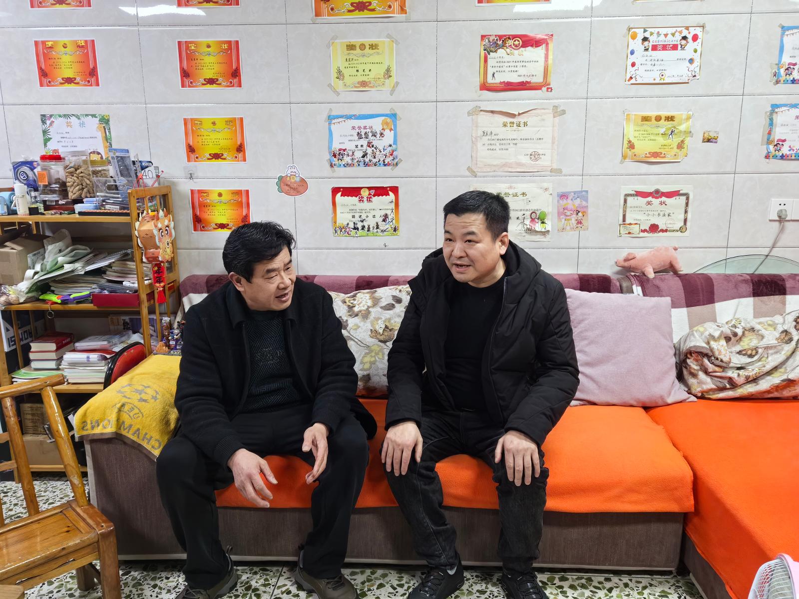 武寧縣局主要負(fù)責(zé)人春節(jié)前夕走訪慰問退休老同志.jpg