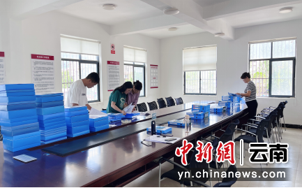 標(biāo)準(zhǔn)化煙站創(chuàng)建資料臺賬梳理 李敏供圖