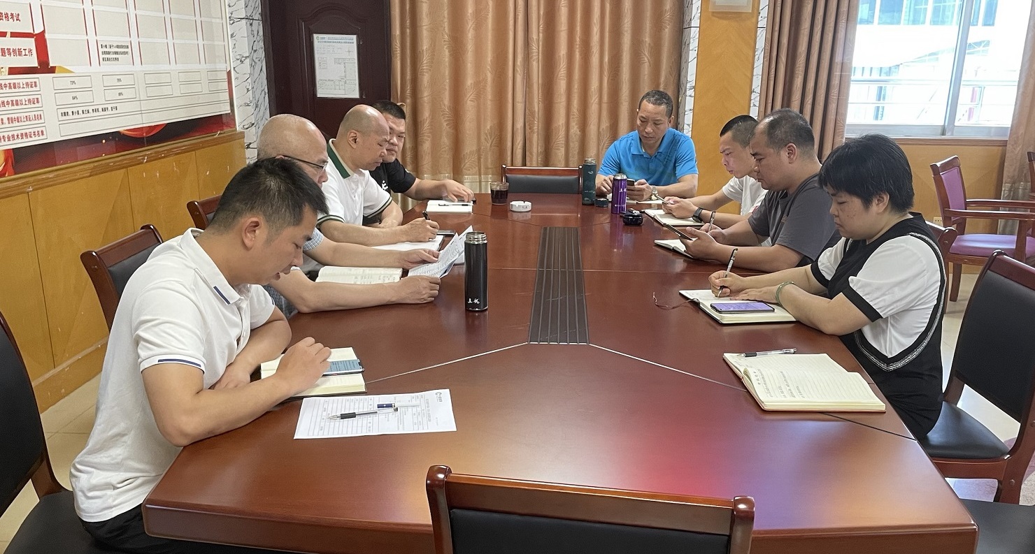 圖為組織學(xué)習(xí)專賣內(nèi)部監(jiān)督管理相關(guān)規(guī)定.jpg