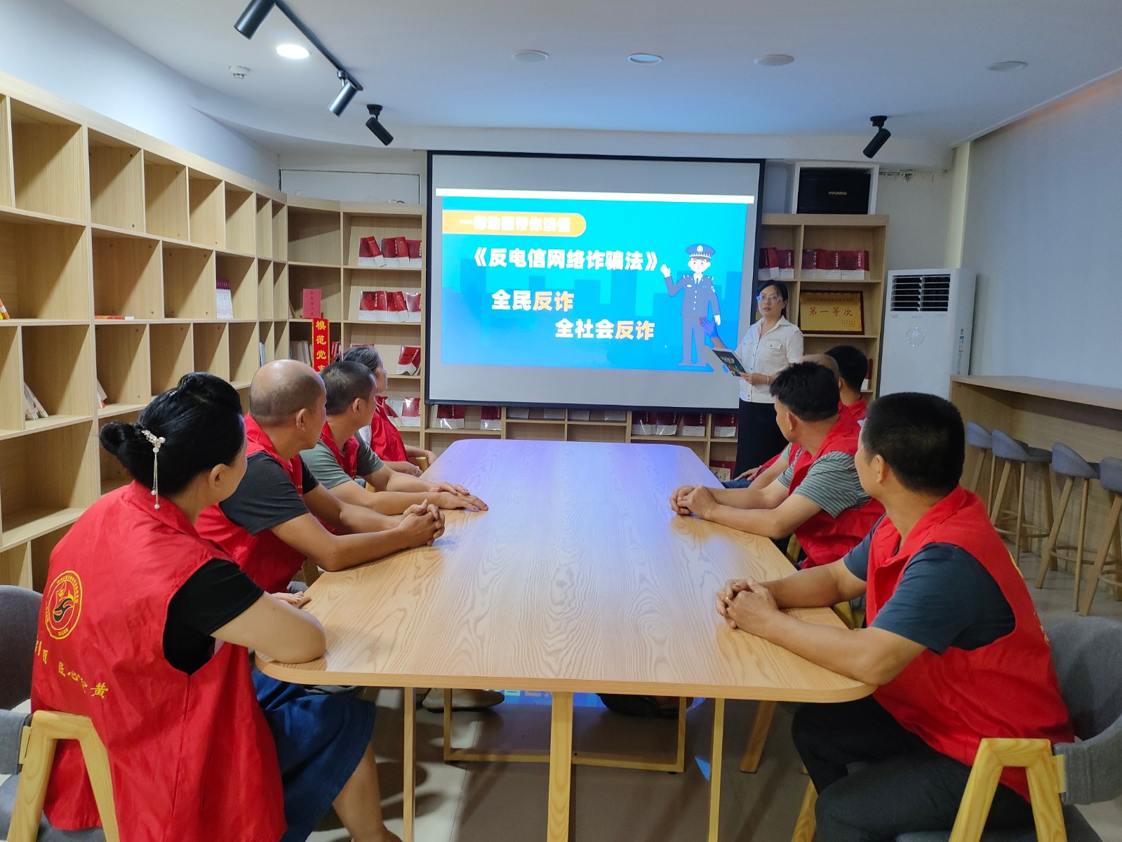 普法志愿者參加反詐宣傳培訓(xùn).jpg