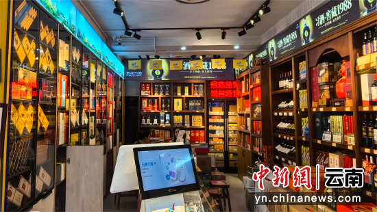 規(guī)范誠信為開店之本 鄢達(dá)鑄 攝