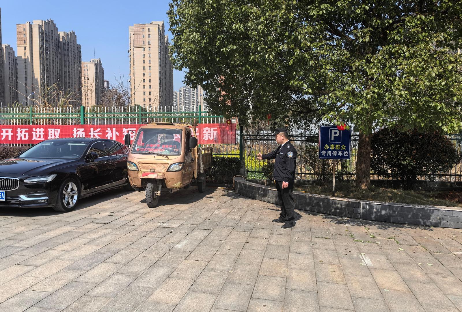 增設(shè)停車(chē)位.jpg