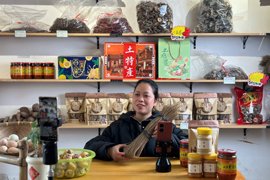 樹(shù)梅商店直播現(xiàn)場(chǎng) 石桓銘攝