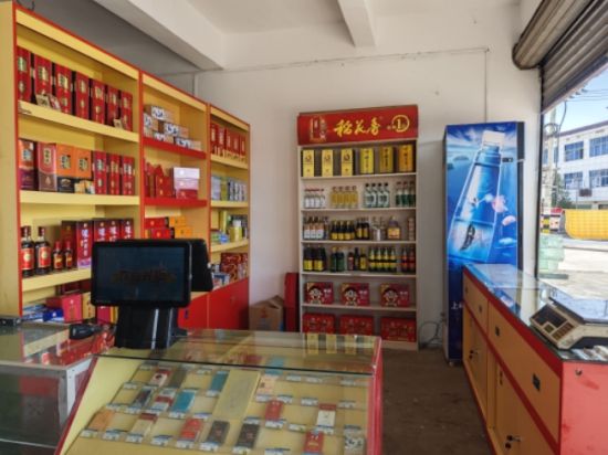 圖為客戶胡滿芹店鋪改造后的新環(huán)境
