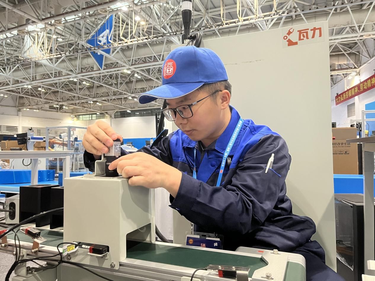 呂益金正在操作 呂益金正在操作