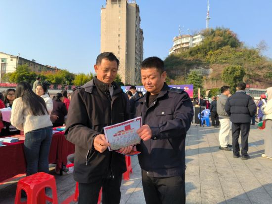 新時(shí)代文明實(shí)踐廣場(chǎng)憲法集中宣傳