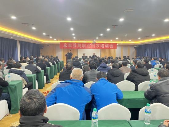 圖為永豐煙草組織職業(yè)煙農(nóng)開展培訓(xùn)現(xiàn)場(chǎng)
