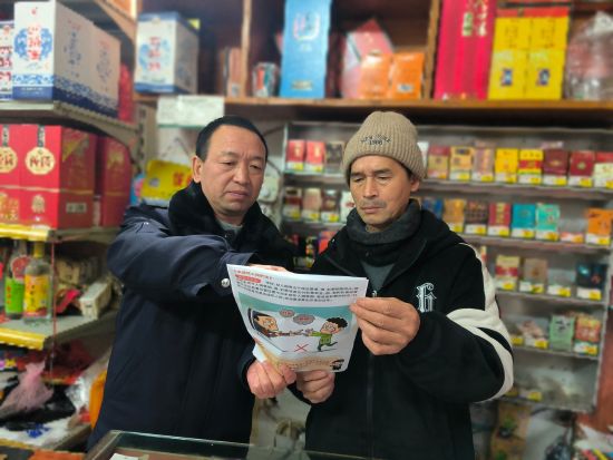 專賣執(zhí)法人員進零售終端普法宣傳