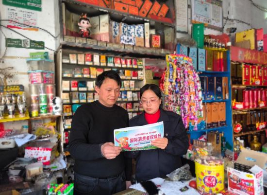 工作人員宣傳打假防假防盜防調(diào)包技巧